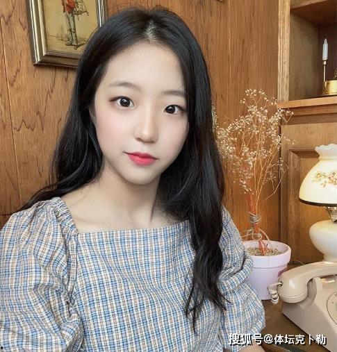 韩国女主播豹纹流鼻血,网友热议健康与直播伦理